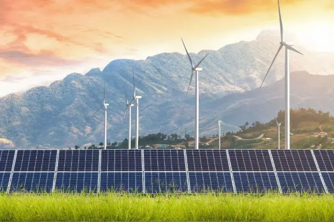 Renewable energy growth 2025 surges as global capacity nears record levels